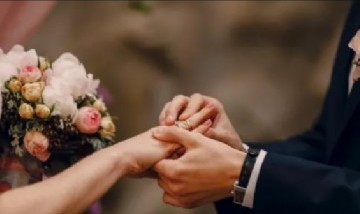 La boda del año: se casaron, la novia tropezó su marido se burló y se separaron