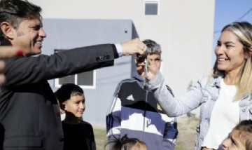 El gobernador Axel Kicillof encabezó la entrega de 62 viviendas en Florencio Varela