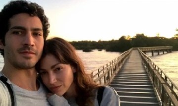 Recontra hot: El Chino Darín retrató a su novia Úrsula Corberó en una playa nudista