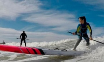 Stand Up Paddle: de qué se trata la nueva tendencia para surfear en Mar del Plata