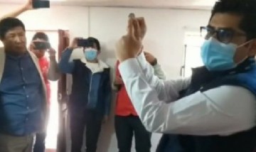Insólito: Un pueblo de Perú desempató una elección lanzando una moneda