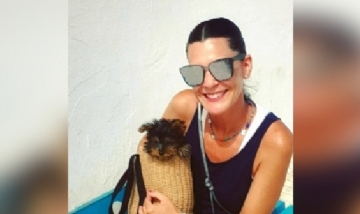 Almudena y su amor perruno en Sevilla