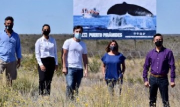 Puerto Pirámides: intendente inauguró un cartel y lo destruyeron en las redes