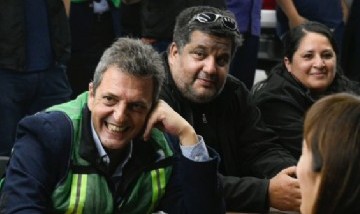 Massa en la planta de Ford en General Pacheco: "Bajamos el impuesto a las ganancias sin prometerlo"