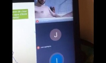 Un alumno se mostró desnudo en la bañera durante una clase virtual