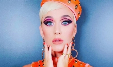Katy Perry diseña zapatos solidarios para luchar contra el coronavirus