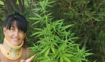 Otro violento allanamiento contra una usuaria de cannabis medicinal