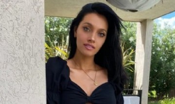 Oriana Sabatini compartió una foto luciendo una microbikini con el famoso conejito Playboy