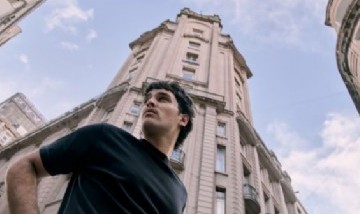 "Río de La Plata": Broke Carrey y su proyecto homenaje a la cultura argentina