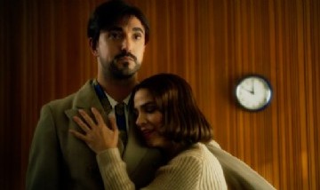 Abel Pintos se mostró con pelo en su videoclip muy original junto a Agustina Cherri