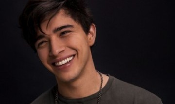 Julián Serrano lanzó "Hoy"