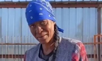 Tiktoker le regala dos años de alquiler a una mujer sin hogar y se vuelve viral
