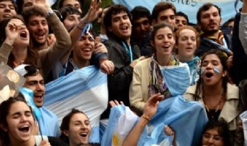 7 de cada 10 jóvenes de entre 16 y 24 años tuvieron que pedir plata prestada para llegar a fin de mes