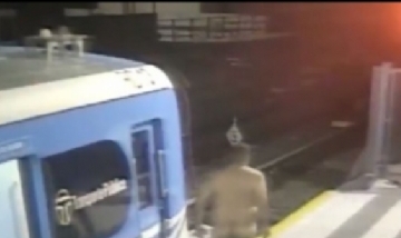 "Terminator argentino" bajó del Tren Sarmiento desnudo