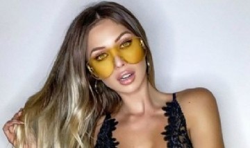 Romina Malaspina eligió un look blanco y negro muy canchero para la noche