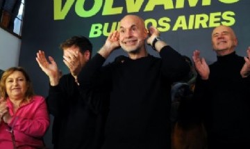 Larreta celebró con el "Topo Gigio" de Riquelme tras su cuarto lugar en las elecciones