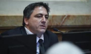 Francisco Paoltroni, el senador rebelde que desafía a Santiago Caputo por la nominación de Lijo