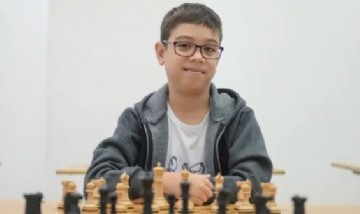Un argentino de 10 años que derrotó al campeón mundial de ajedrez Magnus Carlsen