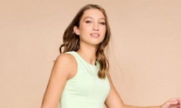 El elegante look de Indiana Cubero para un cumpleaños de quince de una amiga