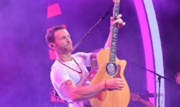 Axel realizó su primer show tras la denuncia por abuso