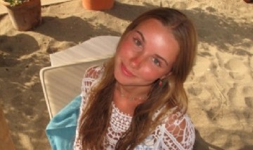 Taína Gravier deslumbró con un look de playa y volvió a ser comparada con Valeria Mazza