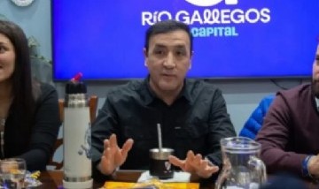 "No hay colores que nos separen": el intendente hincha de River que firmó con Boca para impulsar el deporte en Río Gallegos
