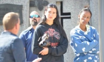 Dua Lipa de turista, la locura de sus fans en su paseo por Buenos Aires