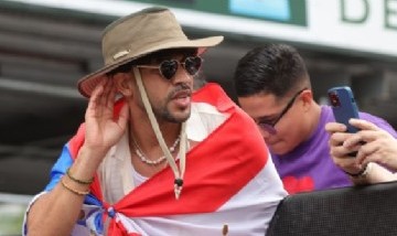 Bad Bunny denuncia las desigualdades sociales en su nuevo videoclip "El Apagón"