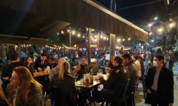 Un bar en Palermo fue clausurado al ser encontrado con más de 100 personas adentro
