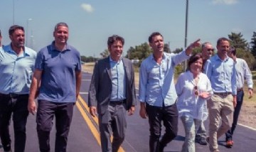 Kicillof encabezó una jornada de gestión en Salto junto a Camilo Alessandro