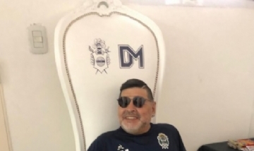Gimnasia subasta el sillón oficial de Diego Maradona