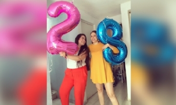 Ceci y Adriana juntas de festejo en México.