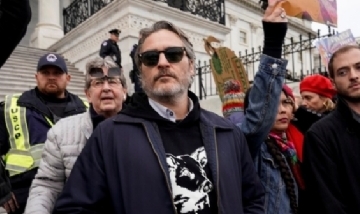 Joaquin Phoenix y Martin Sheen, detenidos en una manifestación por el clima