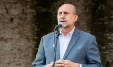 El gobernador Perotti negó casos de vacunación VIP: "nadie del gabinete se vacunó antes de que le toque"