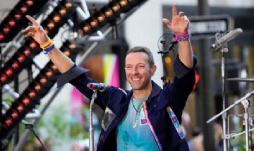 Chris Martin sufrió una terrible caída durante un show de Coldplay en Australia