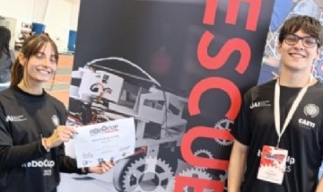Estudiante rosarino se destaca en torneo mundial con robot para asistencia en catástrofes