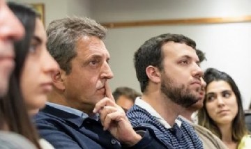 Massa se mostró en una reunión de la Fundación Encuentro y planteó que "el país necesita más propuestas que críticas"