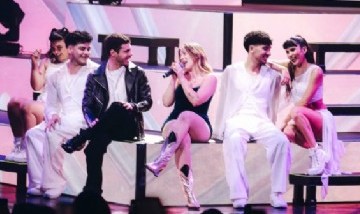 Laura Esquivel y Brenda Asnicar revivieron Patito Feo en el Gran Rex junto a Gastón Soffritti, Thelma Fardin y Julieta Poggio