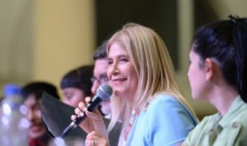 Verónica Magario: "Nadie les puede quitar el futuro a nuestros adolescentes"