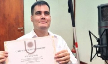 Nunca bajó los brazos: Se recibió el primer periodista ciego en la Universidad Nacional del Nordeste