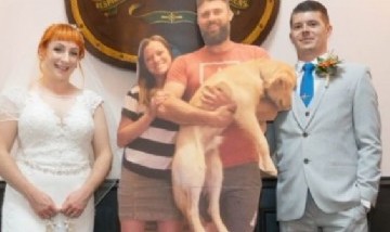 Una pareja se casó en cuarentena y sus invitados fueron figuras de cartón