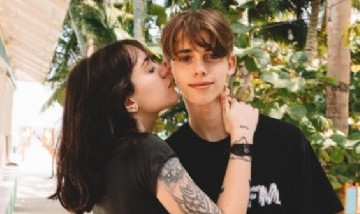 Polémico: Felipe Fort y su novia se mordieron para luego tatuarse las marcas en su piel