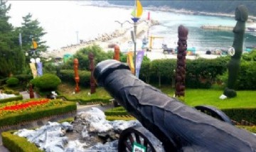 El "parque de los penes", un insólito jardín donde se realizan llamativos rituales