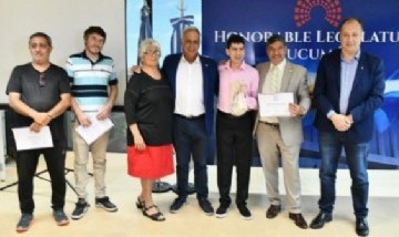 La Legislatura de Tucumán distinguió a un joven no vidente que está por recibirse de programador