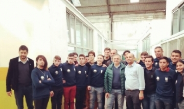 Alumnos crearon en la escuela el primer mini satélite de Argentina