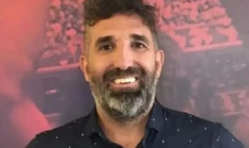 Un periodista estornudó en cámara y la escatológica imagen se hizo viral