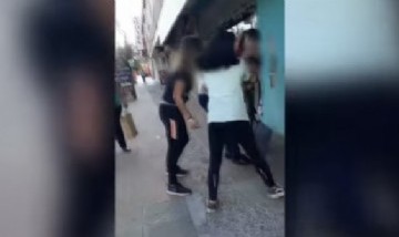 Una madre se hizo pasar por su hija: citó al hombre que la golpeaba y le dio una paliza