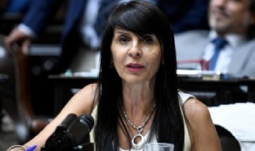 Investigan a un alumno de 14 años, hijo de Lorena Villaverde, por una amenaza con arma en un colegio