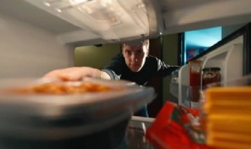 Un joven sufrió la amputación de sus piernas por comer fideos con pollo en mal estado