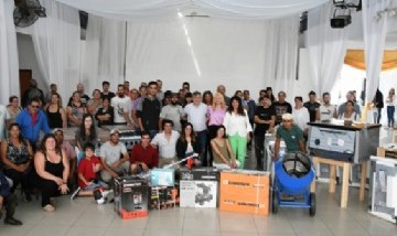 "Banco de Maquinarias, Herramientas y Materiales": Britos encabezó una entrega con una inversión de más de $17.000.000